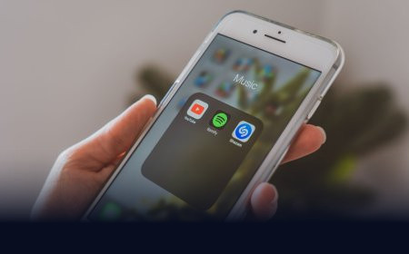 iPhone Fold Leaks: No Face ID, ₹2.5 Lakh Price Tag in India